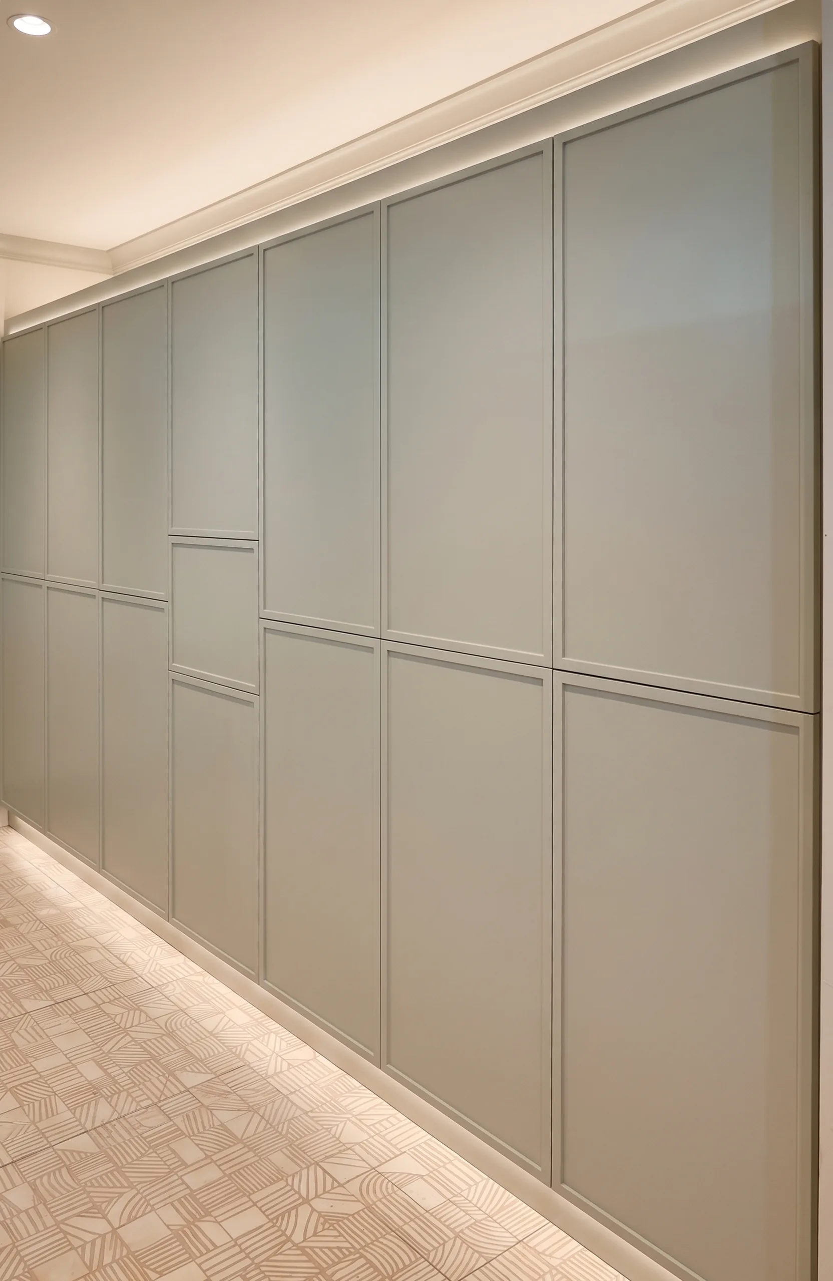 End-of-trip lockers in mist finish